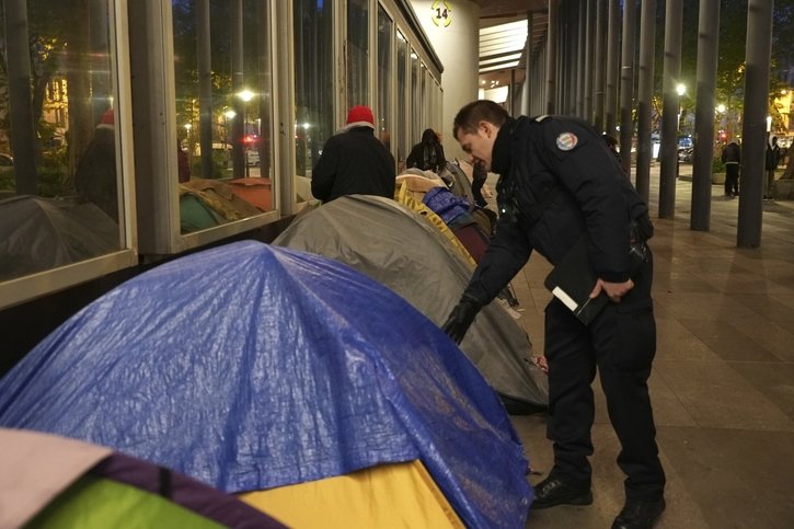 Jeux olympiques: SDF, migrants, Roms, prostituées: les misérables des JO de Paris